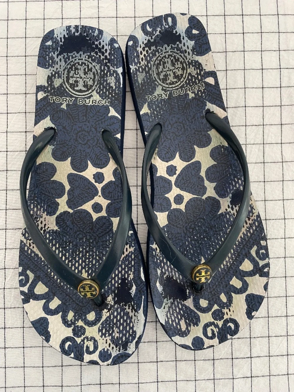Tory Burch Navy Floral Pattern Flip Flops ~ SZ 7